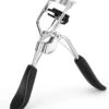 INTER-ESQUE® Wimperkruller Met Kam - Eyelash Curler + 5x Gratis Extra Siliconen Pad - Zwart/Zilver 2 INTER-ESQUE® Wimperkruller Met Kam - Eyelash Curler + 5x Gratis Extra Siliconen Pad - Zwart/Zilver -Cosmetica Winkel 1057x1200 2
