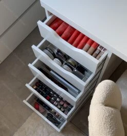 Jumanah® Collections "Sorted" - Large - Set A - Make Up Organizer Ladeverdeler Transparant Acryl- Ikea Alex 5 Ladeblok -Cosmetica Winkel 1115x1200 2