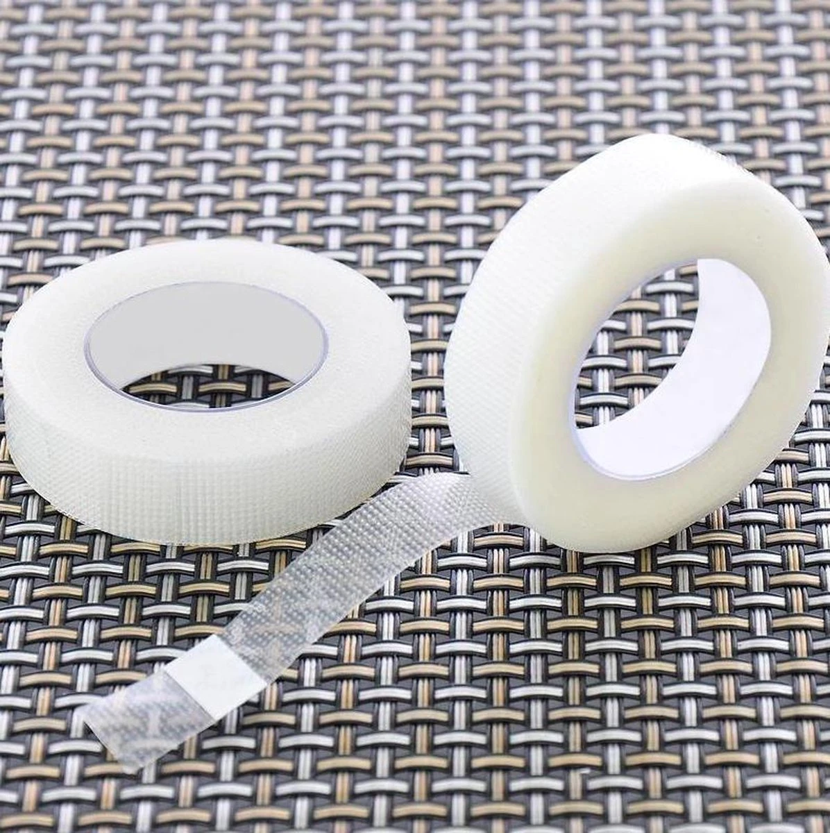 Own Commerce - Beauty Tape - Huidvriendelijk - Fashion Tape - 450 Cm - Voor Strakke Eyeliner - Ooglidsticker 5 Own Commerce - Beauty Tape - Huidvriendelijk - Fashion Tape - 450 Cm - Voor Strakke Eyeliner - Ooglidsticker - Afbeelding 3