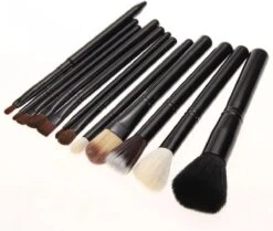 Evvie 12-delige Make-up Kwasten Set In Luxe Koker - Zwart 10 Evvie 12-delige Make-up Kwasten Set In Luxe Koker - Zwart -Cosmetica Winkel 1200x1017 2