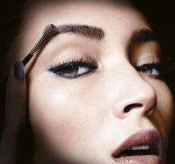 Maybelline Brow Drama Sculpting Wenkbrauw Mascara - Dark Brown 15 Maybelline Brow Drama Sculpting Wenkbrauw Mascara - Dark Brown -Cosmetica Winkel 1200x1121 2