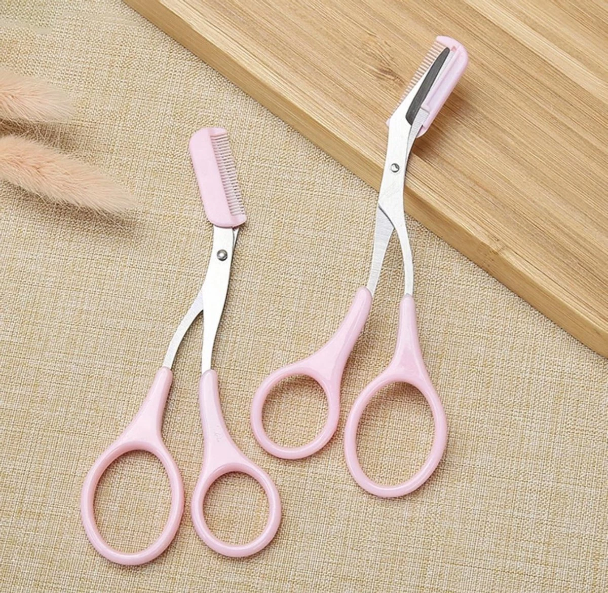 Without Lemons | Wenkbrauwschaar | Wenkbrauw Trimmer | Browshaper | BeautyTool | Gezichts Schaar | Dames| Ontharing | Design | Roze 7 Without Lemons | Wenkbrauwschaar | Wenkbrauw Trimmer | Browshaper | BeautyTool | Gezichts Schaar | Dames| Ontharing | Design | Roze - Afbeelding 5