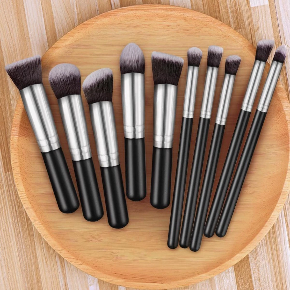 Evvie Set Van 10 Make-up Kwasten Kabuki - Zwart-Zilver 5 Evvie Set Van 10 Make-up Kwasten Kabuki - Zwart-Zilver - Afbeelding 3