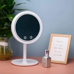 Merkloos Decopatent® Beauty Breeze Mirror - Make-Up Spiegel Met LED Verlichting & Ventilatie - 360° Draaibaar - Make Up 5x Vergrootspiegel -Cosmetica Winkel 1200x1200 1170