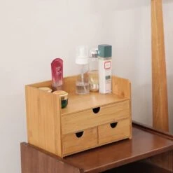 Merkloos Decopatent® Luxe Make-up Organizer Met 3 Lades - Cosmetica Organizer Make Up Met Schuiflade Bamboe Hout - Cosmeticahouder - Toren 14 Merkloos Decopatent® Luxe Make-up Organizer Met 3 Lades - Cosmetica Organizer Make Up Met Schuiflade Bamboe Hout - Cosmeticahouder - Toren -Cosmetica Winkel 1200x1200 1224