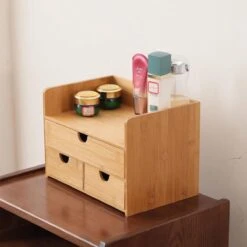 Merkloos Decopatent® Luxe Make-up Organizer Met 3 Lades - Cosmetica Organizer Make Up Met Schuiflade Bamboe Hout - Cosmeticahouder - Toren 17 Merkloos Decopatent® Luxe Make-up Organizer Met 3 Lades - Cosmetica Organizer Make Up Met Schuiflade Bamboe Hout - Cosmeticahouder - Toren -Cosmetica Winkel 1200x1200 1227