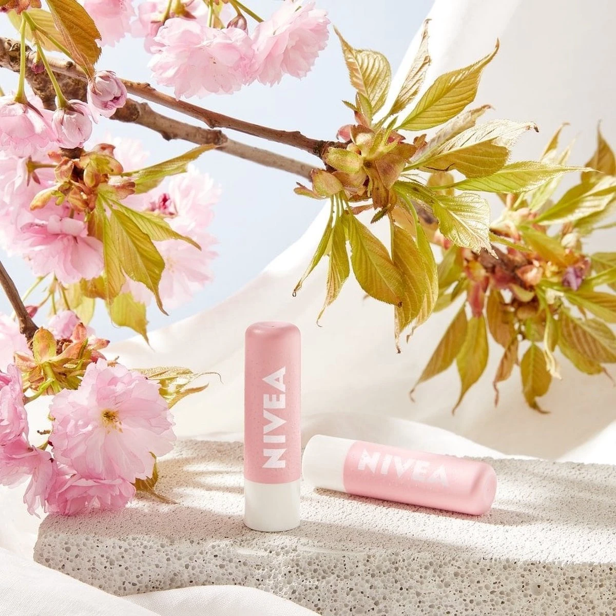 NIVEA Lipscrub & Lipverzorging In 1 Stick 4,8g - Super Zachte Lippen Met Wilde Roos En Vitamine E 7 NIVEA Lipscrub & Lipverzorging In 1 Stick 4,8g - Super Zachte Lippen Met Wilde Roos En Vitamine E - Afbeelding 5