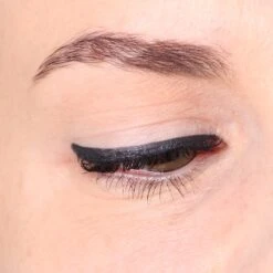 Blèzi® Automatic Eye Pencil 10 Shiny Black - Oogpotlood Zwart Waterproof - Zwart Met Shine 10 Blèzi® Automatic Eye Pencil 10 Shiny Black - Oogpotlood Zwart Waterproof - Zwart Met Shine -Cosmetica Winkel 1200x1200 413