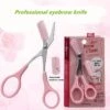 Etude House - Wenkbrauw Trimmer/Schaar/Kam - Roze 1 Etude House - Wenkbrauw Trimmer/Schaar/Kam - Roze -Cosmetica Winkel 1200x1200 641