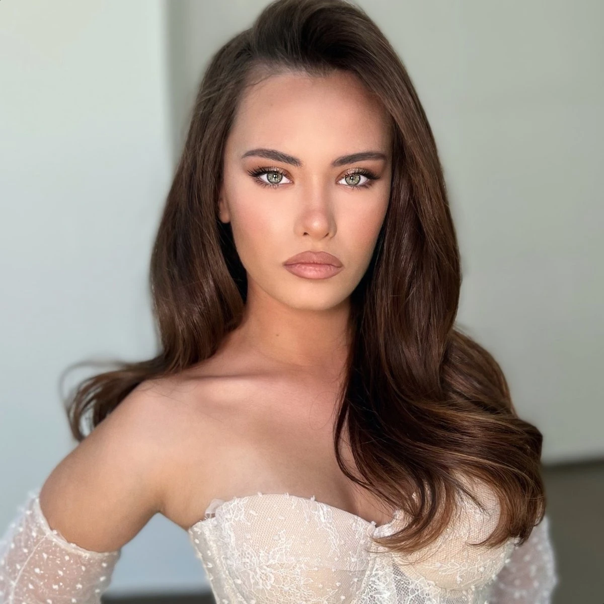 Meroda Universal Foundation - 9C | Lichtbeige Met Een Gouden Perzikkleurige Ondertoon Licht Tot Medium Beige Met Een Goude Ondertoon - 30ml 7 Meroda Universal Foundation - 9C | Lichtbeige Met Een Gouden Perzikkleurige Ondertoon Licht Tot Medium Beige Met Een Goude Ondertoon - 30ml - Afbeelding 5