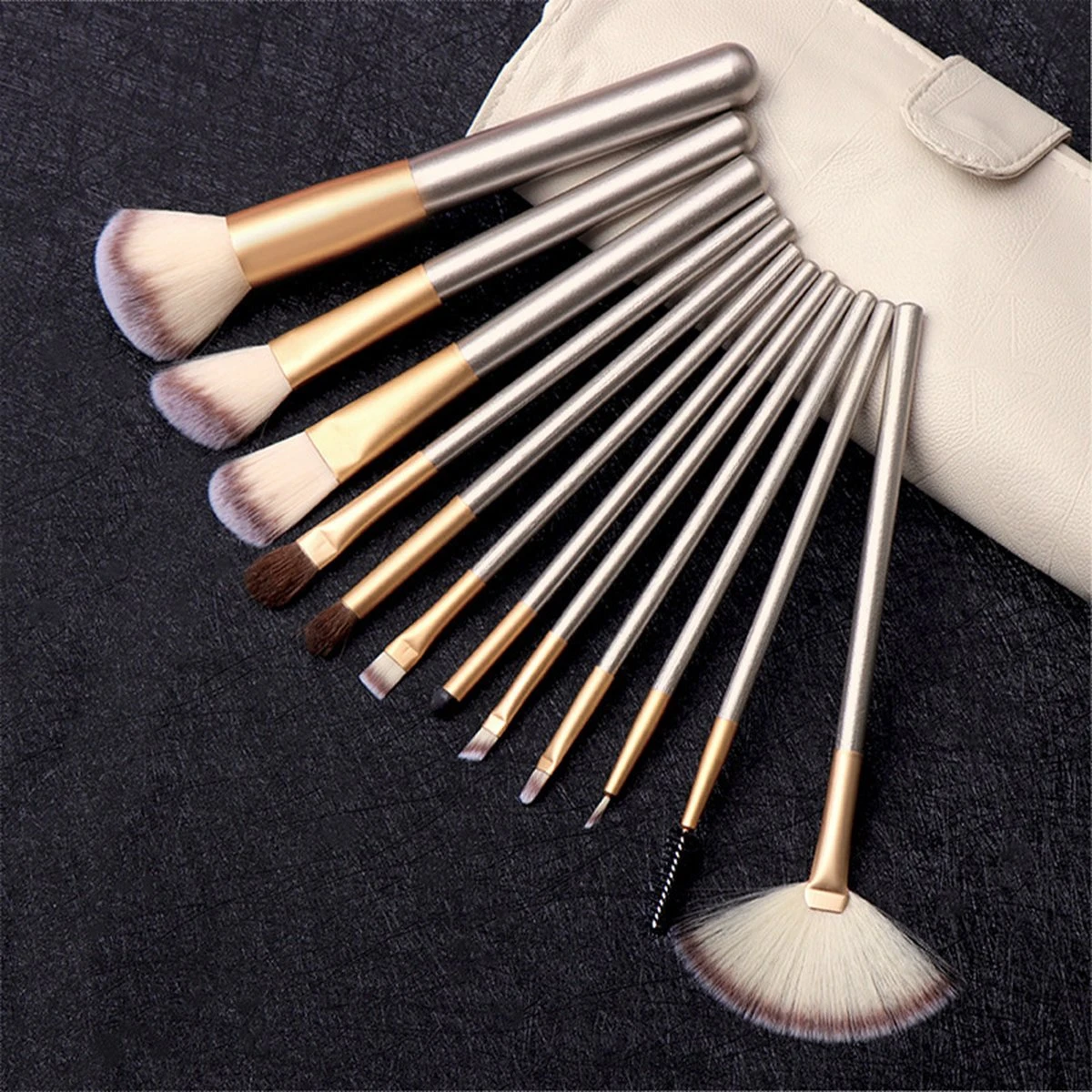 Professionele Make-up Kwastenset - 12 Delig - Beige-Goud 10 Professionele Make-up Kwastenset - 12 Delig - Beige-Goud - Afbeelding 8