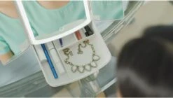 Merkloos Make-up Organizer Met Spiegel En LED Van METU-Online - Make Up Opberger - Make Up Spiegel Met Led Lamp - Makeup Opbergdoos - Make-up Spiegel Wit - Make Up Spiegel Met Verlichting En Usb - Make Up Koffer - Make Up Tafel - Make Up Organizer -Cosmetica Winkel 1200x680 1