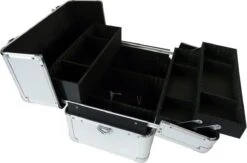Veronica NAIL-PRODUCTS - Aluminium Koffer - Zilver - 3 Vaks - Draagriem En Afsluitbaar - Beautycase Voor Nagel, Pedicure, Manicure, Visagie, Make-up, Kapper Spullen. -Cosmetica Winkel 1200x791 1