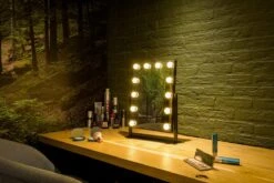 United Entertainment - Hollywood Spiegel Met 12 LEDs - 36x47,5 Cm - Zwart 15 United Entertainment - Hollywood Spiegel Met 12 LEDs - 36x47,5 Cm - Zwart -Cosmetica Winkel 1200x800 23