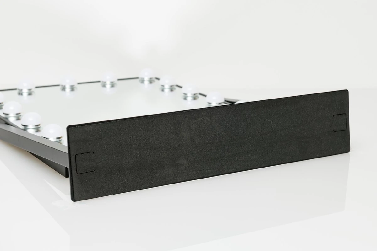 United Entertainment - Hollywood Spiegel Met 12 LEDs - 36x47,5 Cm - Zwart 8 United Entertainment - Hollywood Spiegel Met 12 LEDs - 36x47,5 Cm - Zwart - Afbeelding 6