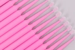 Lashes & More - 100 Stuks Wegwerp Microbrushes - Roze - Wimpers Uitbreiding - Individuele Lash Verwijderen - Wattenstaafje - Micro Borstel Voor Wimper Extensions Tool- Microbrush -Cosmetica Winkel 1200x803 1