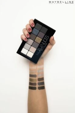 Maybelline The Rock Nudes Oogschaduwpallet- 12 Rock Nudes Blauw Tinten 12 Maybelline The Rock Nudes Oogschaduwpallet- 12 Rock Nudes Blauw Tinten -Cosmetica Winkel 800x1200 7