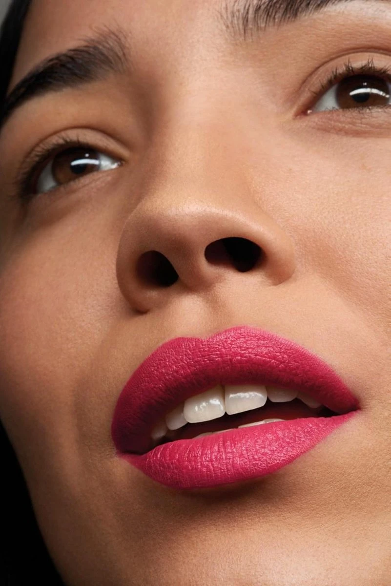 Rimmel London Lasting Finish Extreme Lippenstift - Buzz'n 130 5 Rimmel London Lasting Finish Extreme Lippenstift - Buzz'n 130 - Afbeelding 3