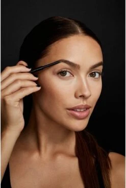 Maybelline Brow Satin Wenkbrauwpotlood - 05 Black Brown 11 Maybelline Brow Satin Wenkbrauwpotlood - 05 Black Brown -Cosmetica Winkel 806x1200 2