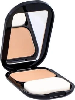 Max Factor Facefinity Compact Foundation - 002 Ivory 5 Max Factor Facefinity Compact Foundation - 002 Ivory -Cosmetica Winkel 906x1200