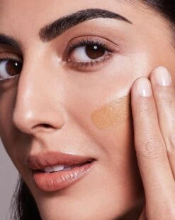 Max Factor Radiant Lift FD - 45 Warm Almond 17 Max Factor Radiant Lift FD - 45 Warm Almond -Cosmetica Winkel 960x1200 14